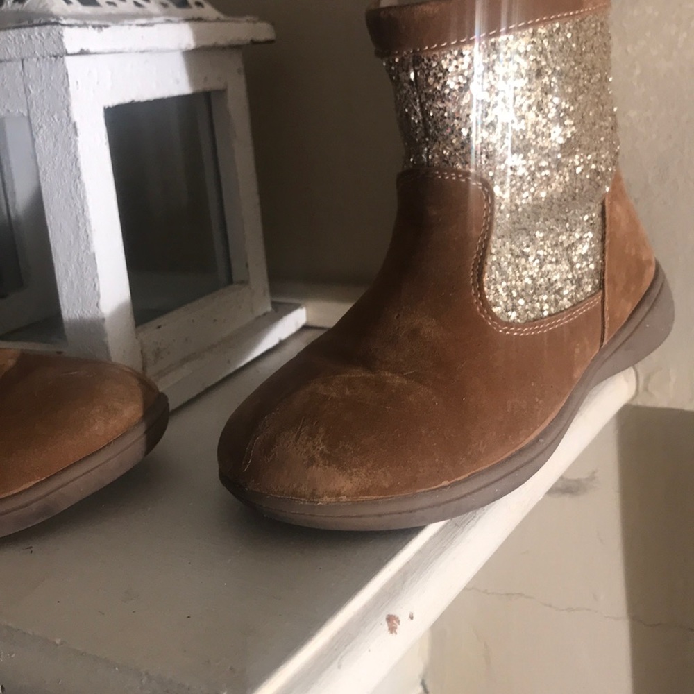 Boots - Picture 2 of 3